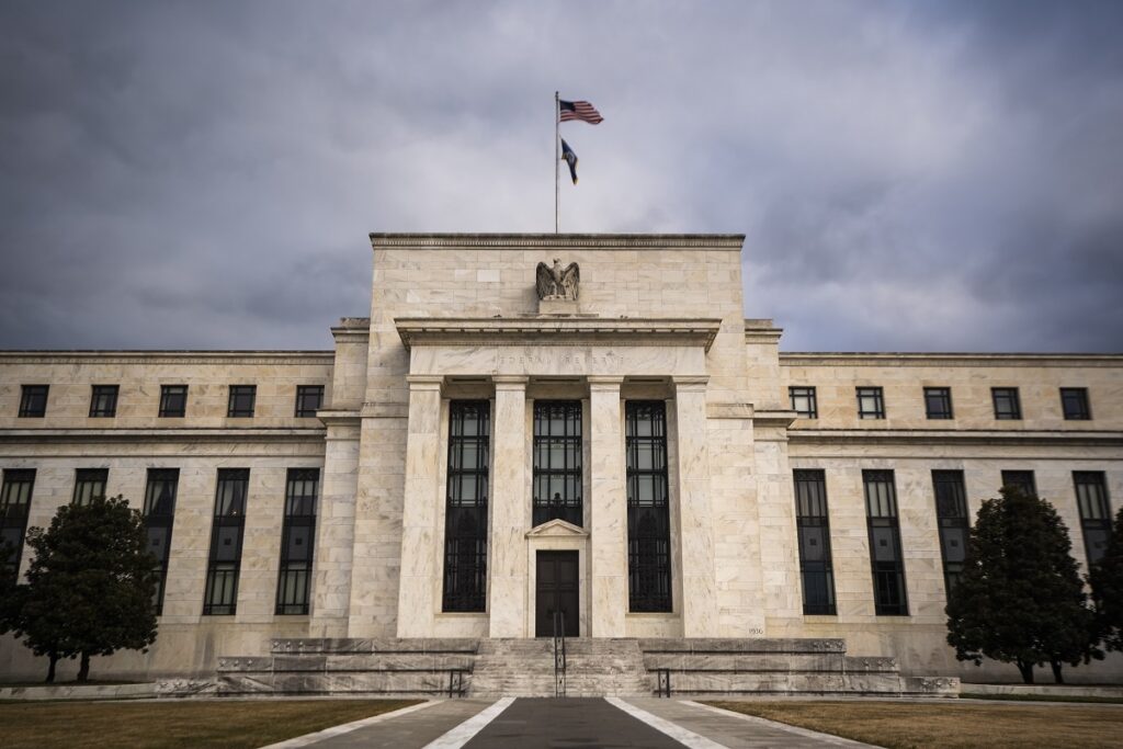 Beige Book (Fed): Κατεβάζει ταχύτητα η οικονομική δραστηριότητα στις ΗΠΑ