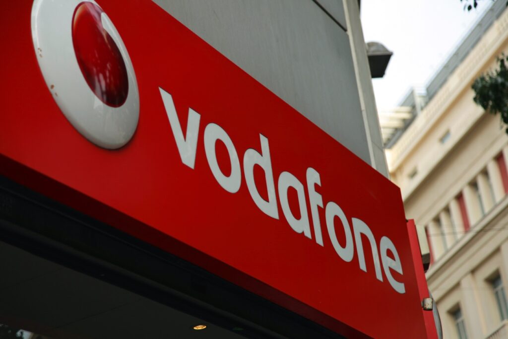 Vodafone: Πώς στηρίζει τους πληγέντες συνδρομητές της