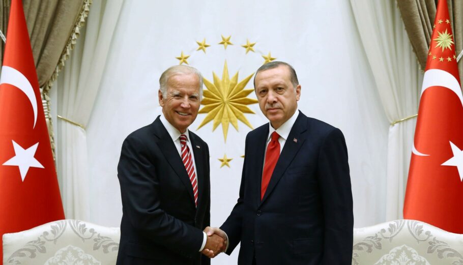 O Αμερικανός Πρόεδρος Τζο Μπάιντεν και ο Τούρκος Πρόεδρος Ρετζέπ Ταγίπ Ερντογάν © EPA/TURKISH PRESIDENTIAL PRESS OFFICE/HANDOUT HANDOUT EDITORIAL USE ONLY/NO SALES