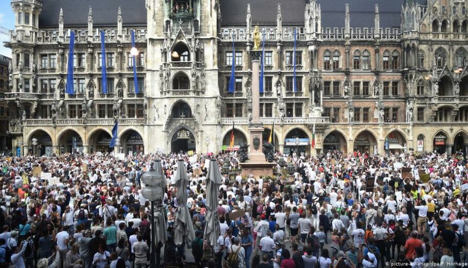 Γερμανία: Διαδήλωση κατά των μέτρων για την COVID-19