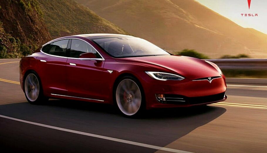 Εκτοξεύτηκαν οι πωλήσεις της Tesla το 2021
