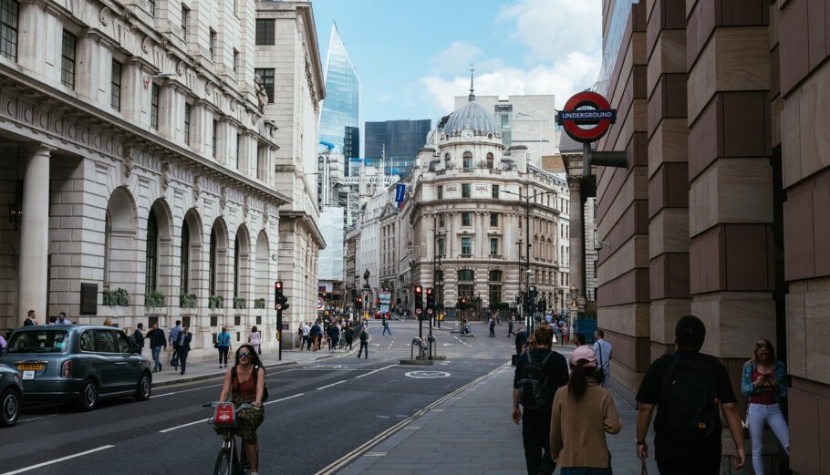 Λονδίνο: Ο δύσκολος δρόμος επιστροφής στην οικονομική ομαλότητα