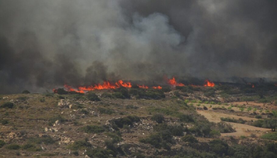 Οριοθετήθηκε η πυρκαγιά στην Πάρο ©parianostypos.gr