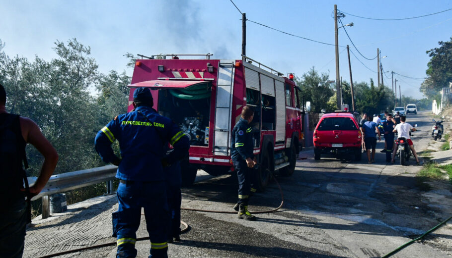 Πυρκαγιά σε εξέλιξη στη Νυμφαία ©EUROKINISSI