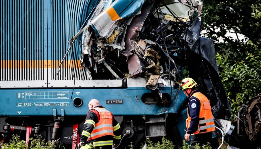 Τρεις νεκροί στην Τσεχία από τη σύγκρουση τρένων ©EPA/MARTIN DIVISEK
