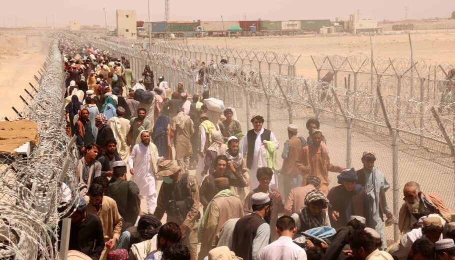 Η Ύπατη Αρμοστεία του ΟΗΕ για τους Πρόσφυγες (UNHCR) ζήτησε από τις γειτονικές χώρες του Αφγανιστάν να διατηρήσουν τα σύνορά τους ανοικτά ©EPA/AKHTER GULFAM