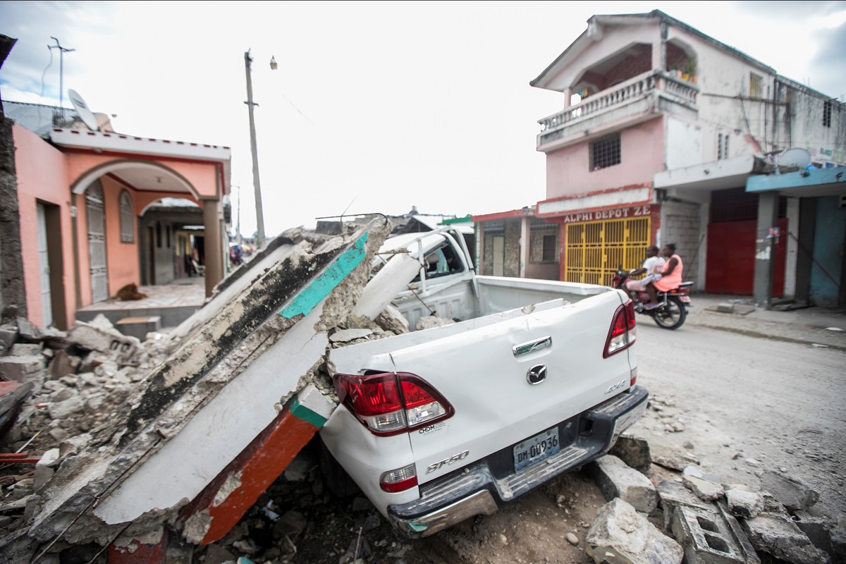 Σεισμός 7,2 ρίχτερ ©EPA/Ralph Tedy Erol