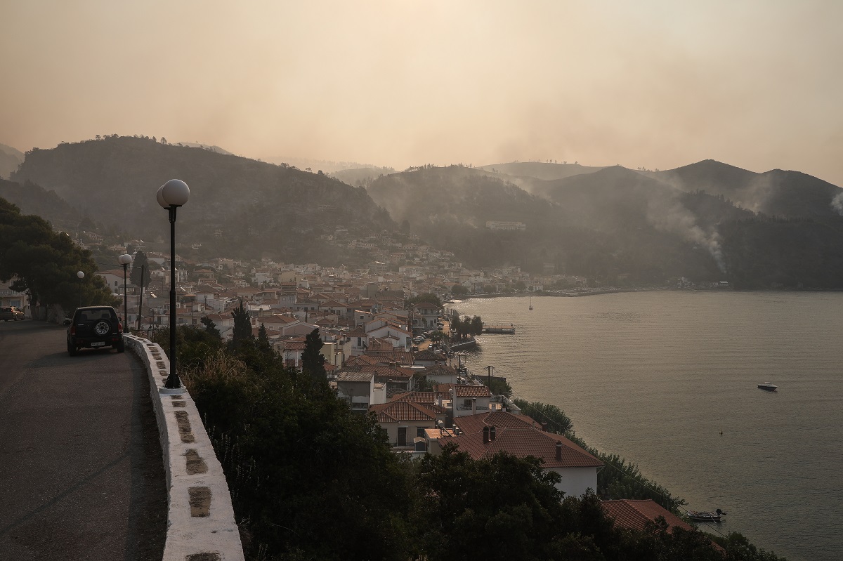 Φωτιά Εύβοια: Δωρεάν μετακίνηση από τα λιμάνια Αιδηψού και Αγιόκαμπου