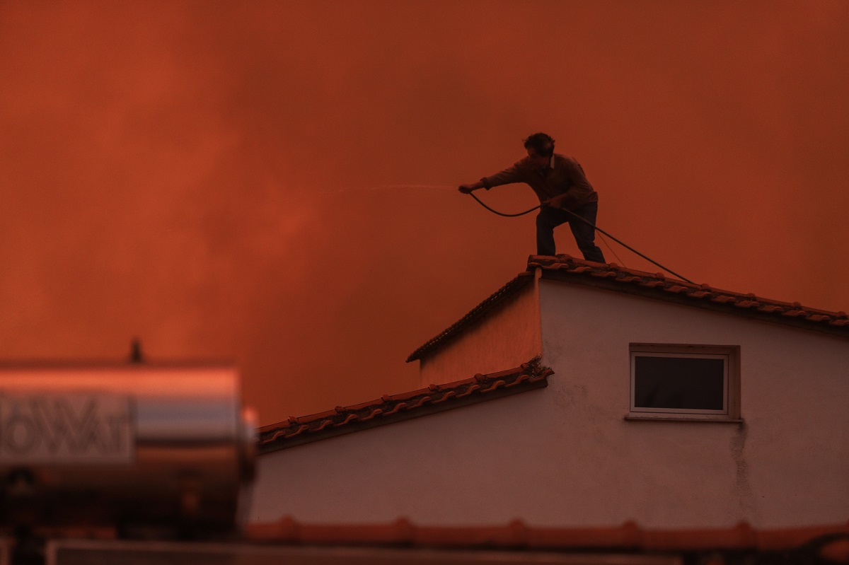 Μαίνεται η πυρκαγιά στο Πευκί Ευβοίας- Υπό έλεγχο μέτωπα σε Κρήτη και Κιλκίς