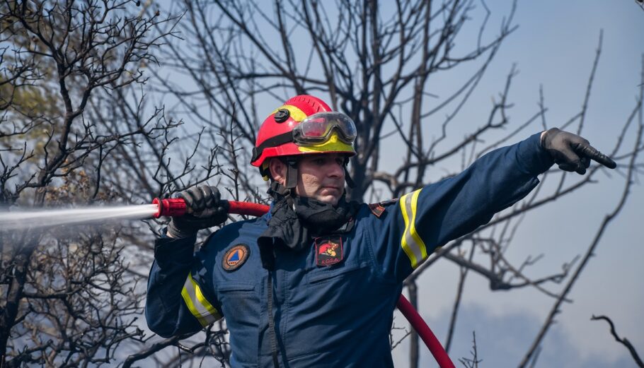 Σε ύφεση η φωτιά στα Βίλια - 31 πυρκαγιές το τελευταίο 24ωρο στη χώρα