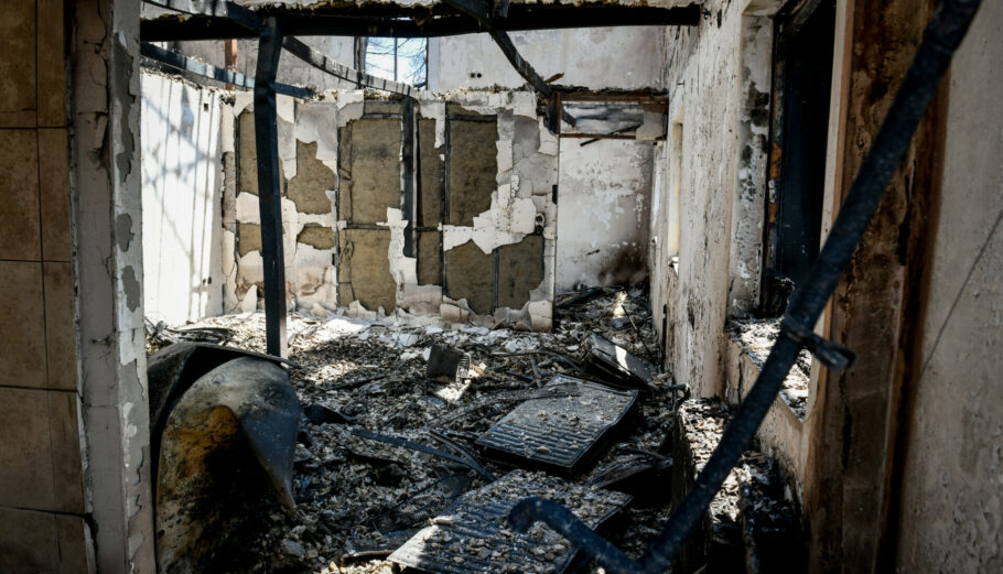 Η επόμενη μέρα από την καταστροφική πυρκαγιά στη Β.Α Αττική. Στιγμιότυπα από τον οικισμό Δροσοπηγή © Eurokinissi