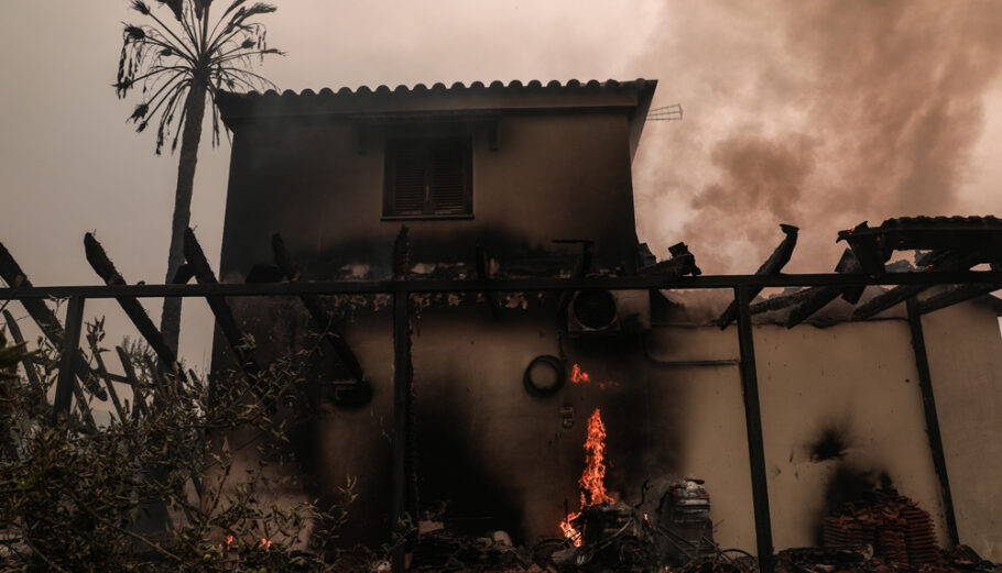 Πυρκαγιά στo Πευκί της Βόρειας Εύβοιας © Eurokinissi