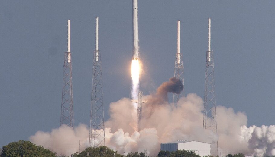Πύραυλος της SpaceX © EPA/JUSTIN DERNIER