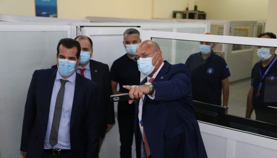 Ο Υπουργός Υγείας Θάνος Πλεύρης επισκέφθηκε σήμερα το ΕΚΑΒ και ενημερώθηκε από τον Πρόεδρο του ΕΚΑΒ Νίκο Παπαευσταθίου για τον επιχειρησιακό ρόλο του Οργανισμού στη διαχείριση περιστατικών Covid-19 καθώς και των επειγόντων περιστατικών σε πανελλαδικό επίπεδο © ΓΡ. Τ. ΥΠ. ΥΓΕΙΑΣ / EUROKINISSI