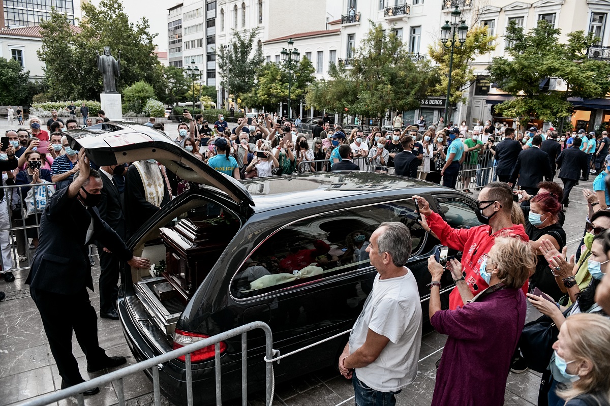 Μίκης Θεοδωράκης: Μέχρι τις 14:00 το λαϊκό προσκύνημα στη Μητρόπολη