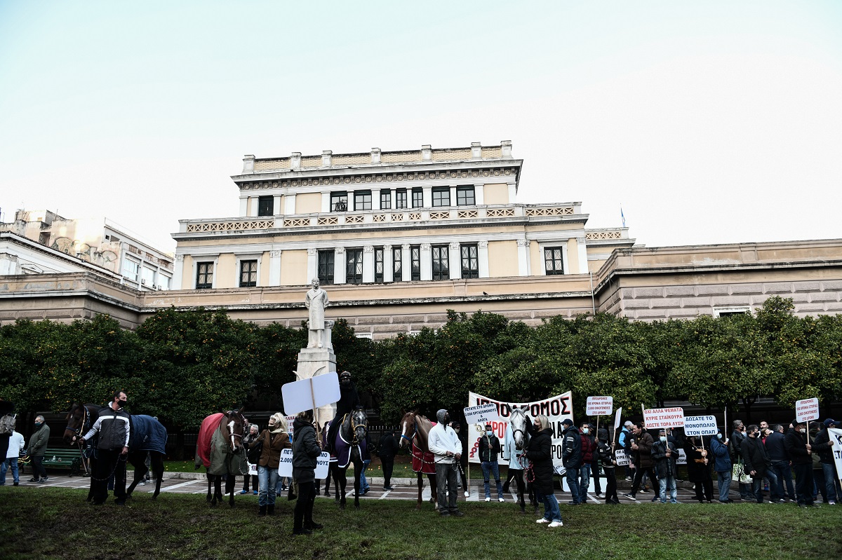 Συγκέντρωση εργαζομένων του Ιπποδρόμου στο κέντρο της Αθήνας