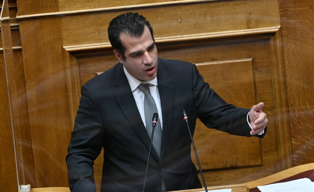 Πλεύρης: Πλήρης άρση περιοριστικών μέτρων μέχρι τα τέλη Μαρτίου