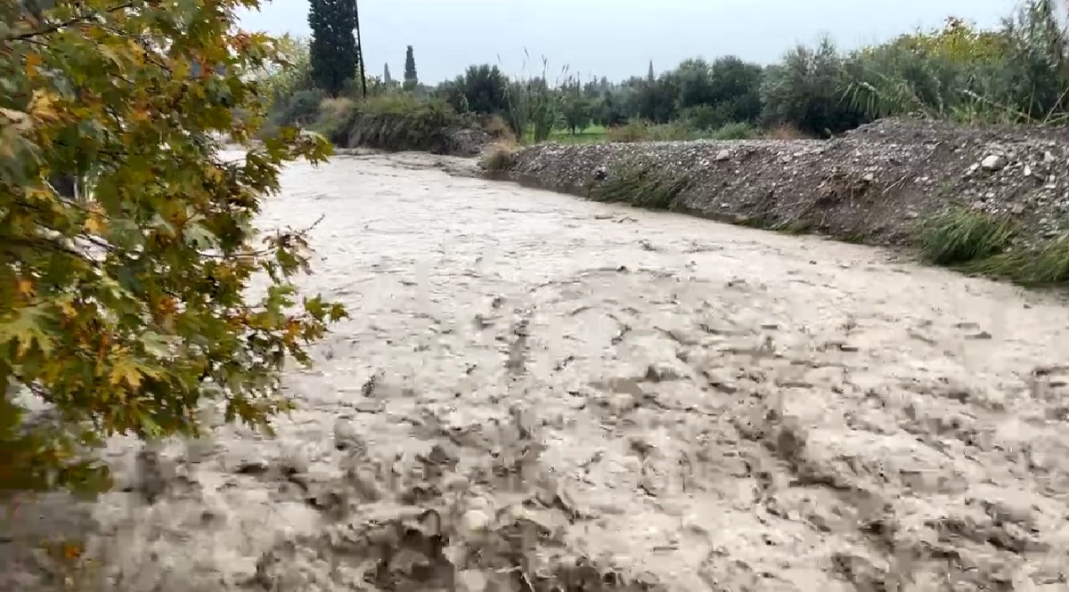 Κακοκαιρία: Εκκενώνεται περιοχή στη Ναύπακτο