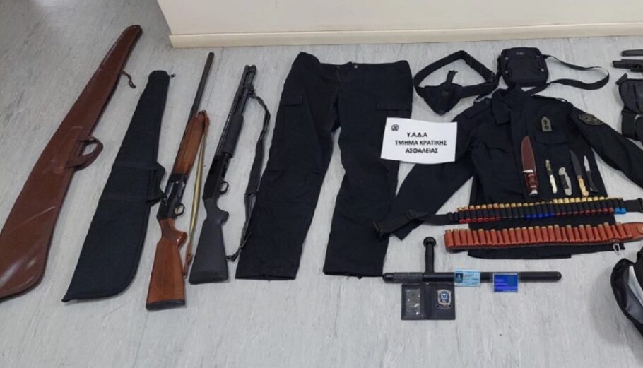 Βρέθηκαν όπλα, σφαίρες και δύο αστυνομικές στολές μετά από έλεγχο της ομάδας ΔΙΑΣ στο όχημα των συλληφθέντων © astynomia.gr