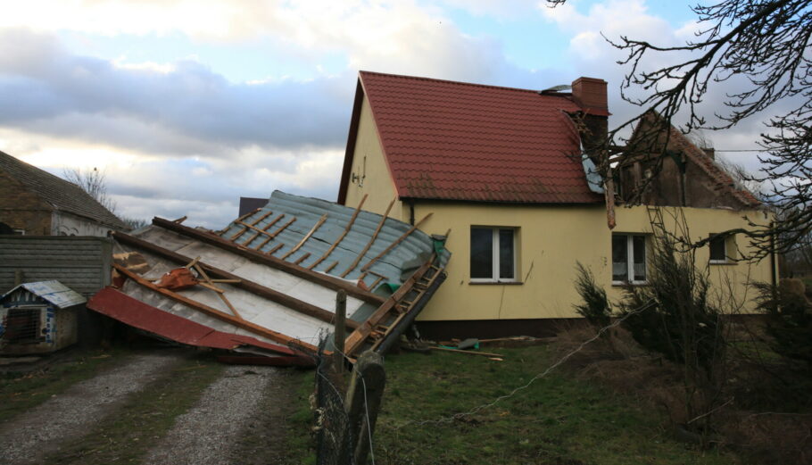 Καταστροφές από την κακοκαιρία ΖεΪνέπ / EPA/Lech Muszynski POLAND OUT