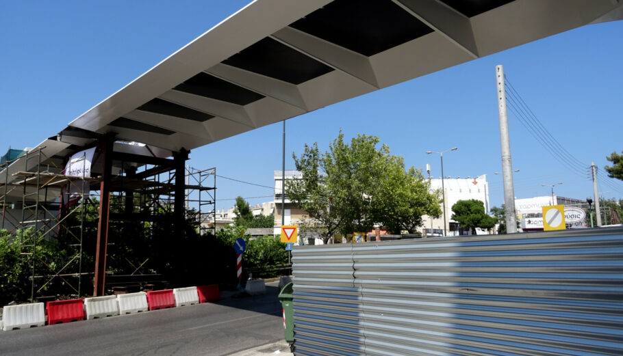 Κατασκευή της νέας πεζογέφυρας στη Μεσογείων © Eurokinissi