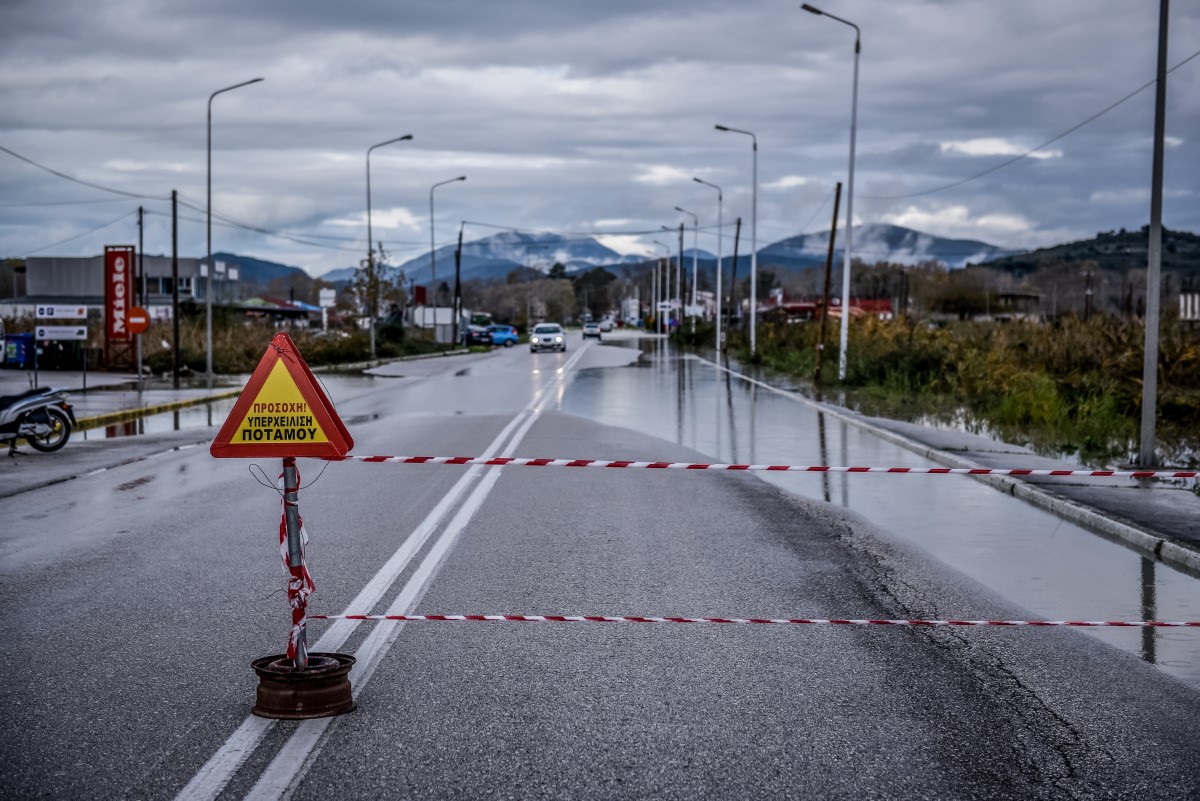 Απαγορεύονται τα βαρέα οχήματα στην εθνική Θεσσαλονίκης-Αθηνών