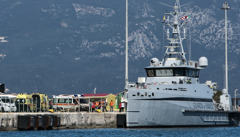 Στο λιμάνι της Κέρκυρας μεταφέρονται οι επιβαίνοντες του «Euroferry Olympia» © Eurokinissi