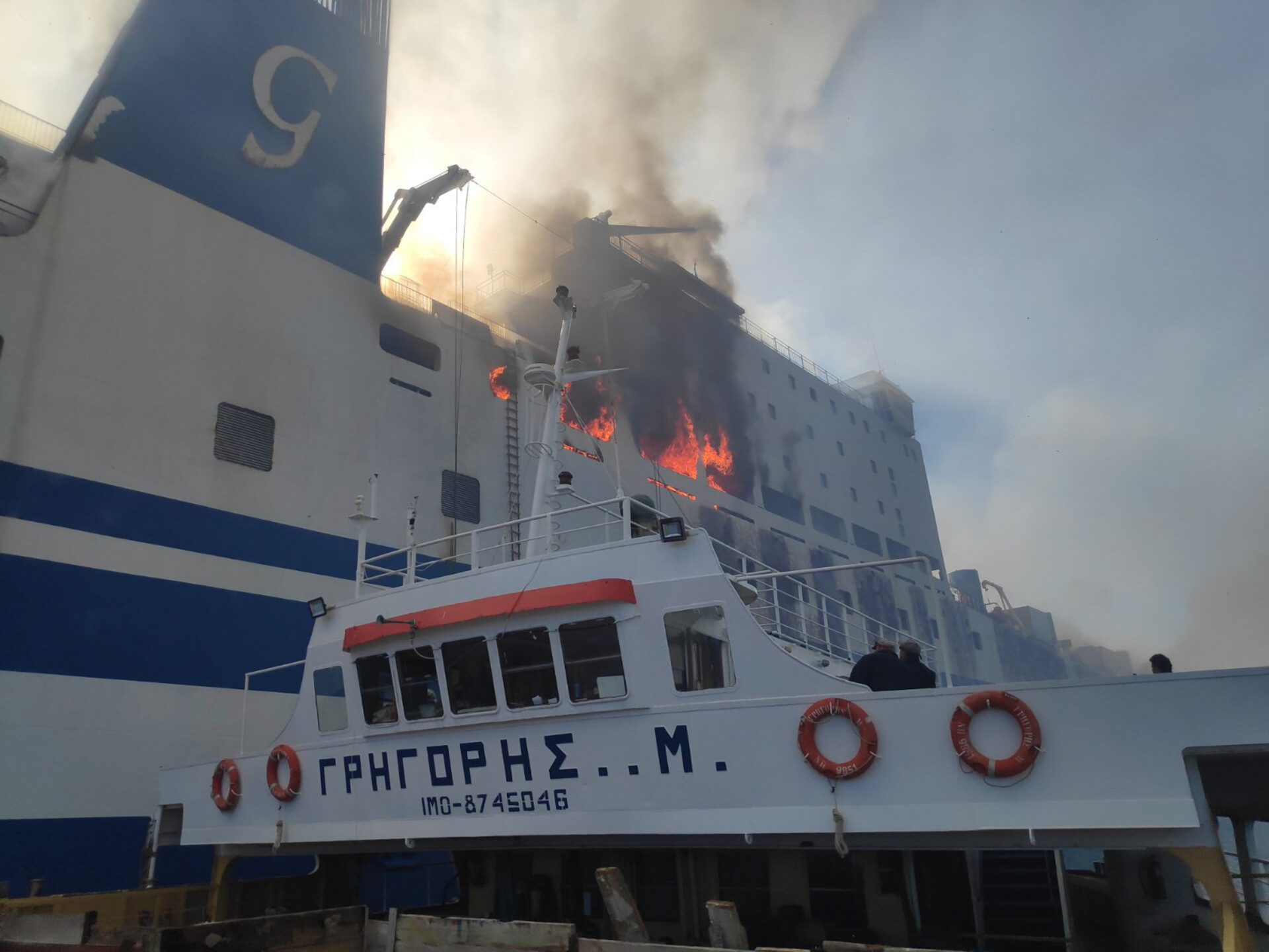 Κατάσβεση της πυρκαγιάς στο πλοίο «EUROFERRY OLYMPIA» © Eurokinissi