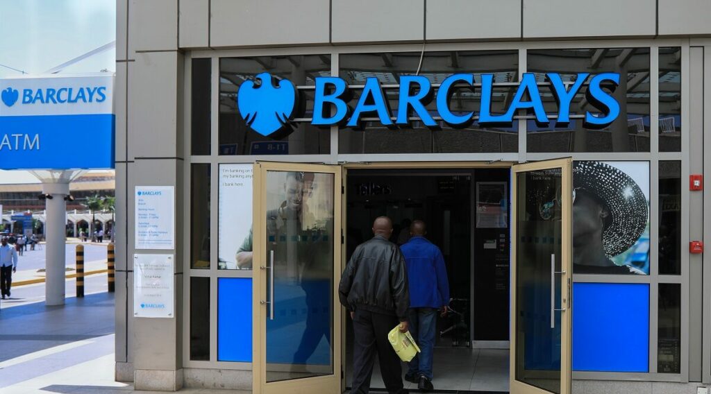 Η Barclays ετοιμάζει εκατοντάδες απολύσεις