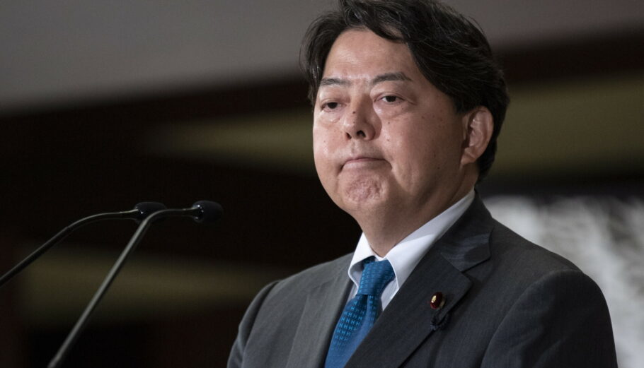 Ο υπουργός Εξωτερικών της Ιαπωνίας, Γιοσιμάσα Χαγιάσι © EPA/CHARLY TRIBALLEAU / POOL