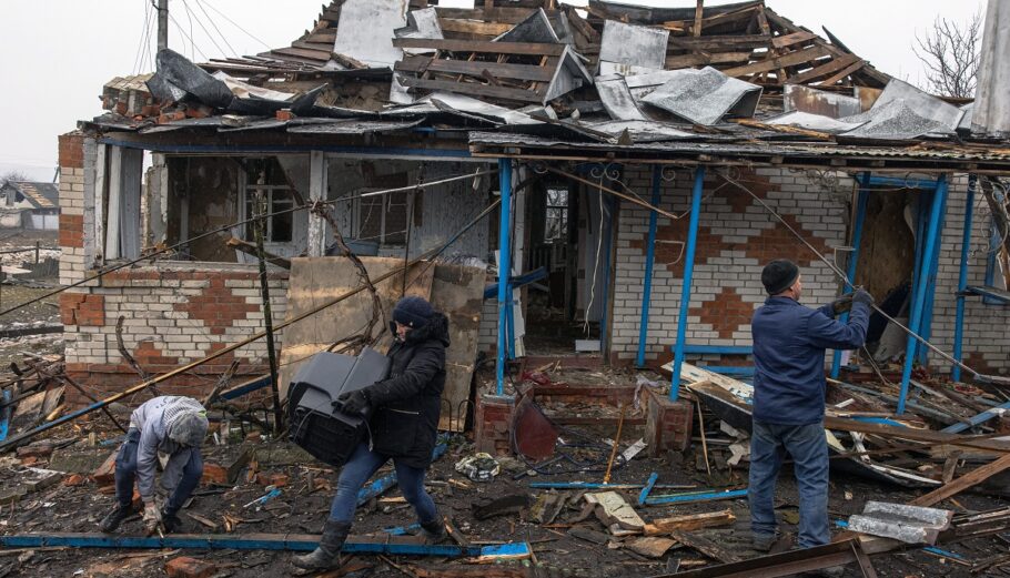 Καταστροφές στην Ουκρανία από τη ρωσική εισβολή © EPA/ROMAN PILIPEY