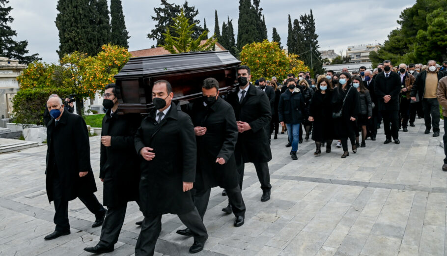 Κηδεία του πρώην Υπουργού του ΠΑΣΟΚ Δημήτρη Τσοβόλα στο Α΄νεκροταφειο , τρίτη 1 Μαρτίου 2022 (ΜΙΧΑΛΗΣ ΚΑΡΑΓΙΑΝΝΗΣ/EUROKINISSI)