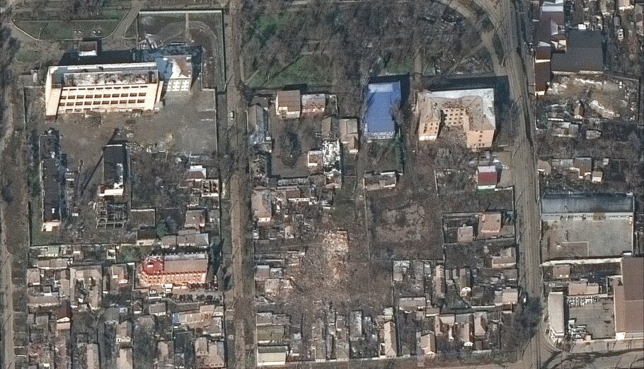 Αεροφωτογραφία της 9ης Μαρτίου από τη βομβαρδισμένη Μαριούπολη