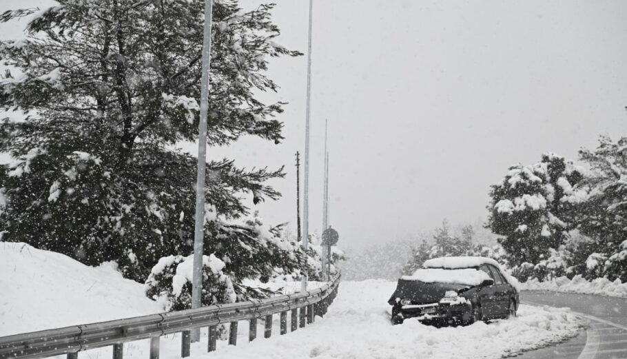 Χιονόπτωση στην Εθνική Οδός Αθηνών -Λαμίας @Eurokinissi