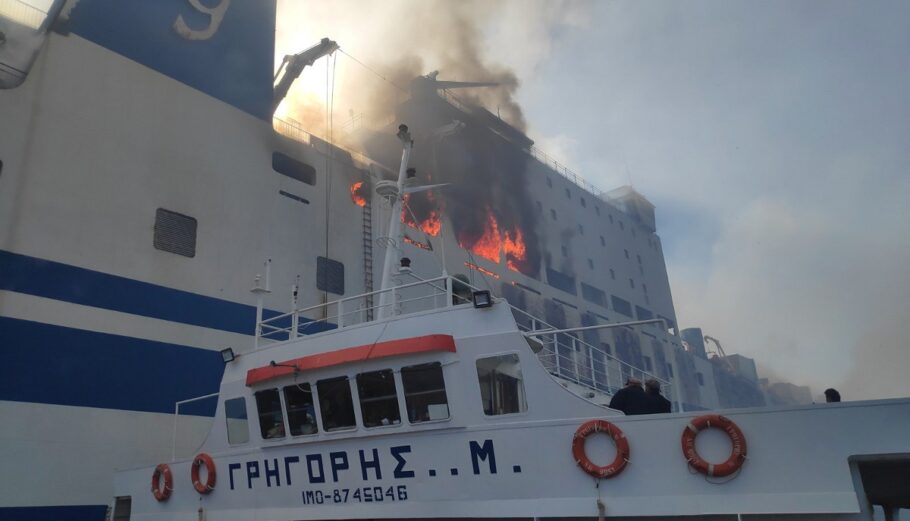 Φωτογραφία από την Πυροσβεστική Υπηρεσία από την προσπάθεια κατάσβεσης της πυρκαγιάς στο πλοίο "EUROFERRY OLYMPIA" © Eurokinissi