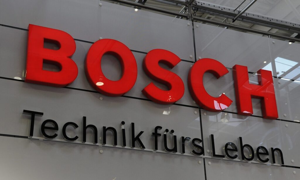 Bosch: Τα προβλήματα της αυτοκινητοβιομηχανίας φέρνουν 5.500 απολύσεις