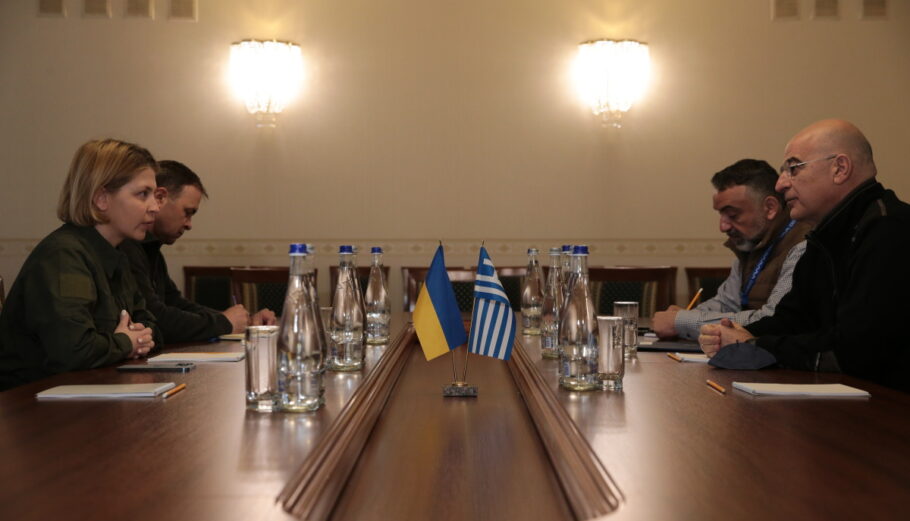 Συνάντηση του ΥΠΕΞ Νίκου Δένδια με την αναπληρωτή Πρωθυπουργό κα Olha Stefanishyna αρμόδια για την Ευρωπαϊκή και Ευρω-Ατλαντική Ενσωμάτωση της Ουκρανίας και τον Συνταγματάρχη Μάρτσενκο επικεφαλή της περιφερειακής στρατιωτικής διοίκησης Οδησσού. @Eurokinissi