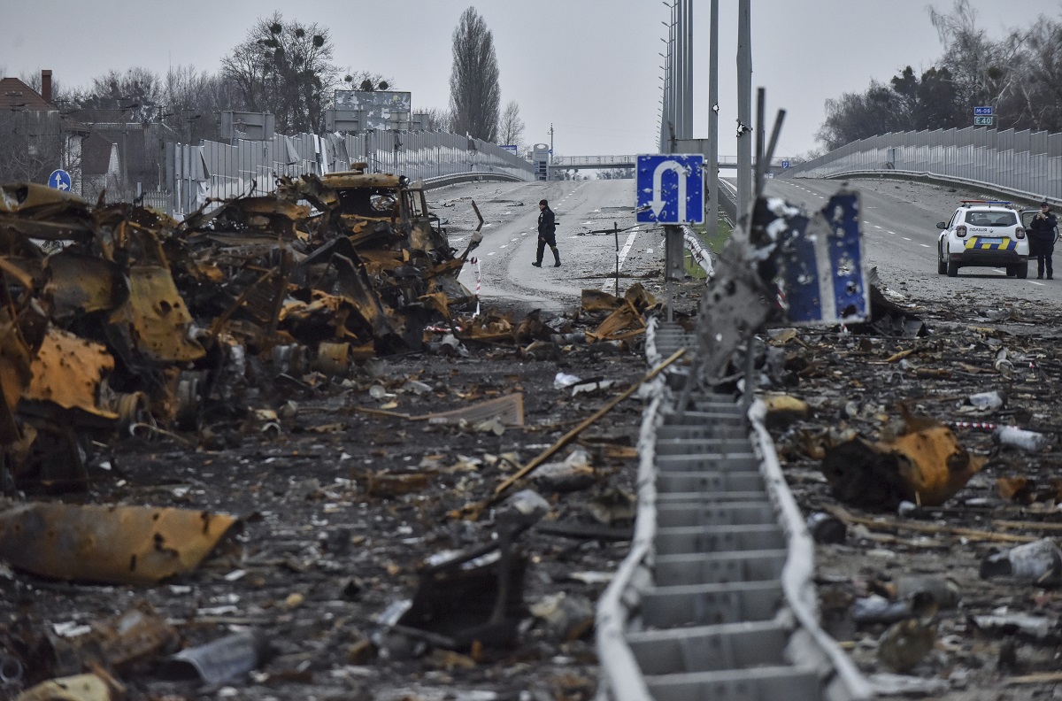 Πόλεμος στην Ουκρανία: Εικόνες έξω από το Κίεβο © EPA/OLEG PETRASYUK