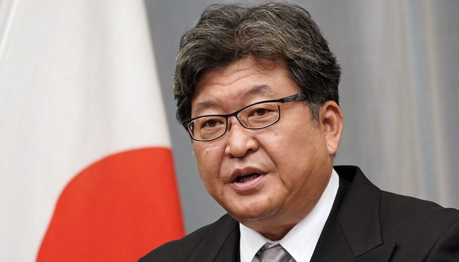 Ο υπουργός Οικονομίας, Εμπορίου και Βιομηχανίας ΤΗς Ιαπωνίας, Κοΐτσι Χαγκιούντα ©EPA/FRANCK ROBICHON