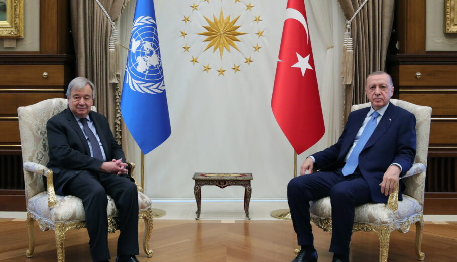 Ο Αντόνιο Γκουτέρες και ο Ρετζέπ Ταγίπ Ερντογάν © EPA/TURKISH PRESIDENT PRESS OFFICE