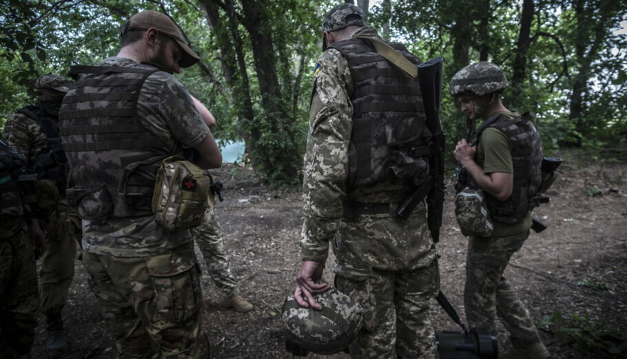 Ουκρανοί στρατιώτες © EPA/MARIA SENOVILLA