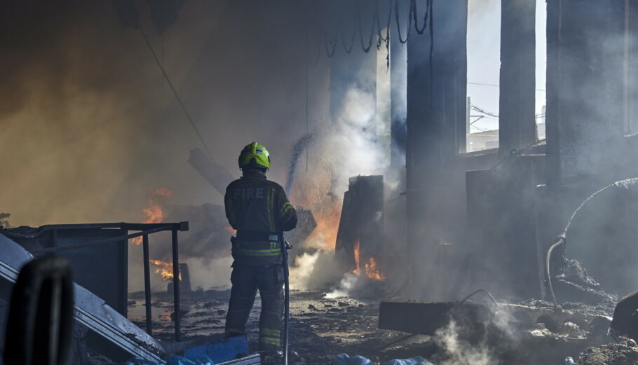Καταστροφές στο Χάρκοβο © EPA/SERGEY KOZLOV