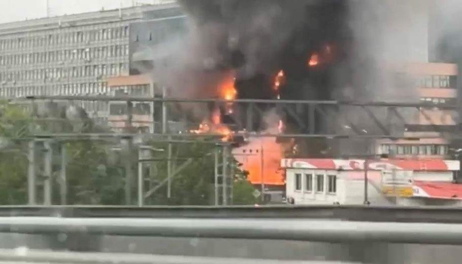 Φωτιά σε επιχειρηματικό κέντρο με εγκλωβισμένους στη Μόσχα © twitter.com/AlexRuebben