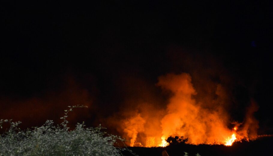 Φωτιά μετά την πτώση του Antonov στην Καβάλα ©Eurokinissi