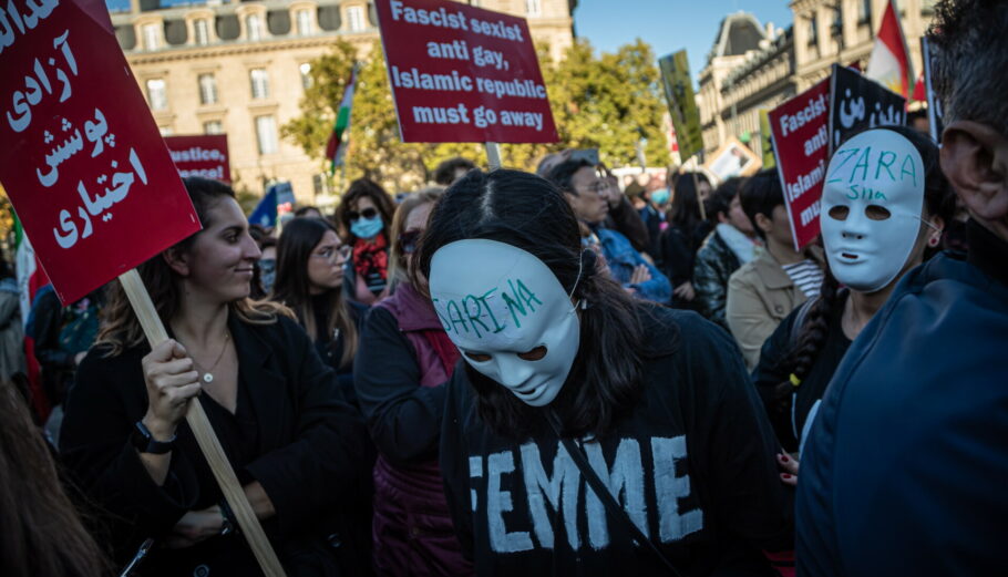 Διαμαρτυρία στο Παρίσι για τις γυναικοκτονίες © EPA/CHRISTOPHE PETIT TESSON