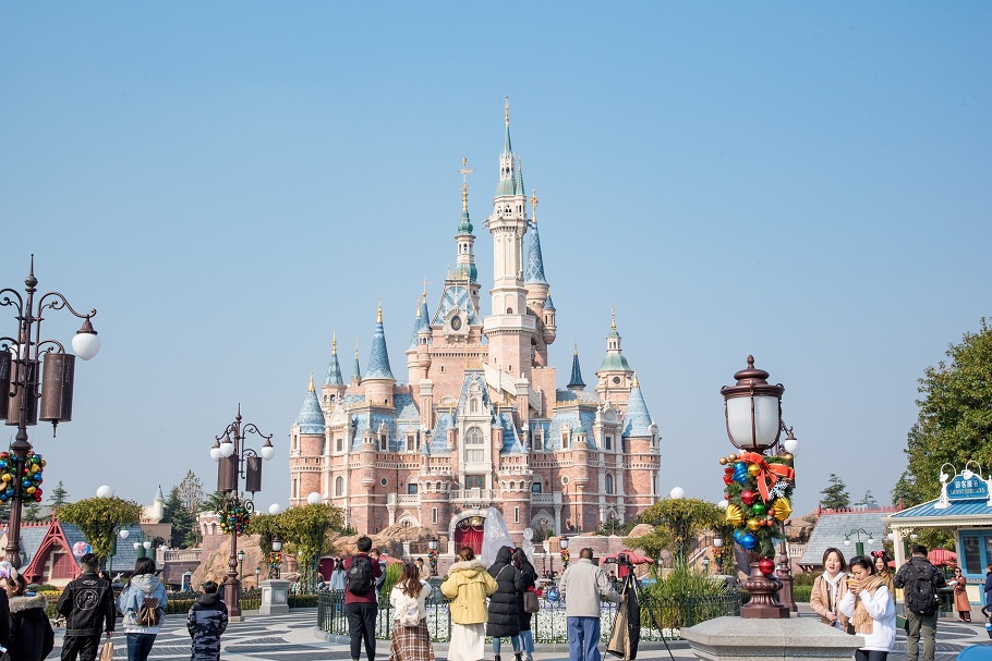 Disneyland – Σαγκάη: Έκλεισε λόγω covid – Εγκλωβισμένοι οι επισκέπτες