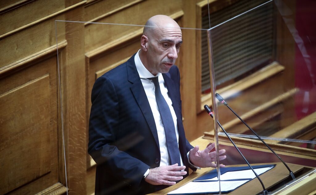 Μπρατάκος: Η Ελλάδα θα αποφύγει τη νέα ύφεση το 2023