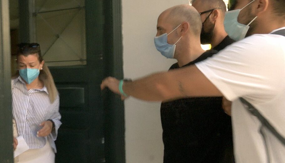 Ο αστυνομικός που δικάστηκε για το κύκλωμα σωματεμπορίας στην Ηλιούπολη © ΑΠΕ-ΜΠΕ / ΑΠΕ-ΜΠΕ / STR