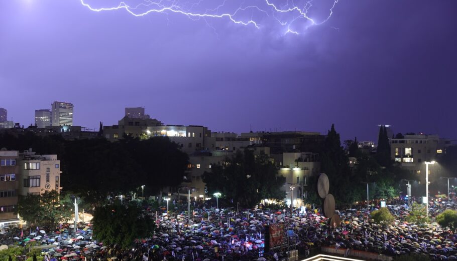 Διαδηλώσεις στο Τελ Αβίβ © EPA/ABIR SULTAN