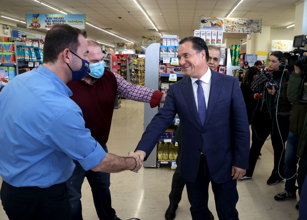 Ο Άδωνις Γεωργιάδης κατά την επίσκεψή του σε σούπερ μάρκετ @ Υπουγείο Ανάπτυξης